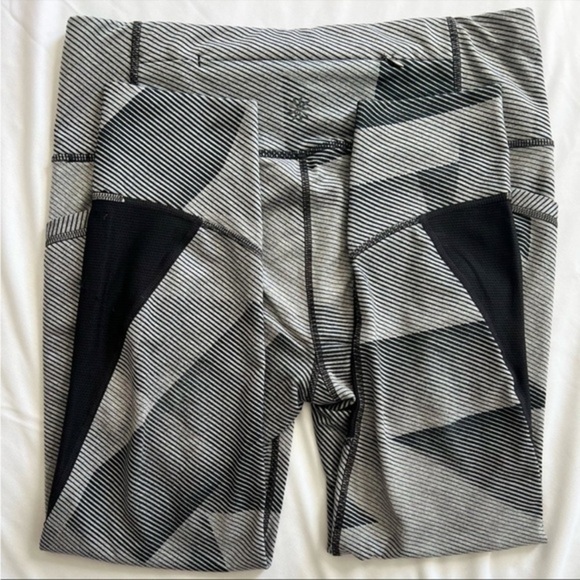 ATHLETA striped leggings. Gray and black size small. Pockets, hidden zipper - Picture 6 of 11